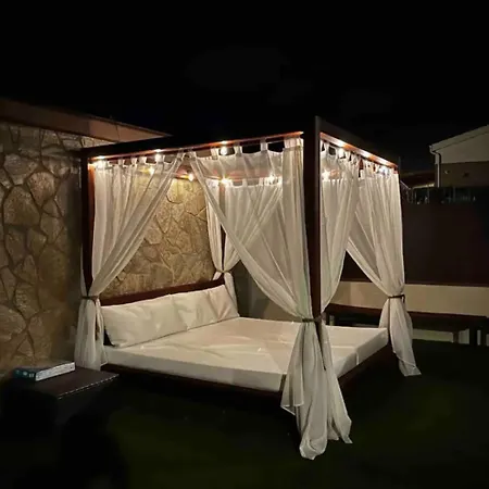 Acogedora Casa Con Piscina Y 3 펜션 Vilanova i la Geltrú