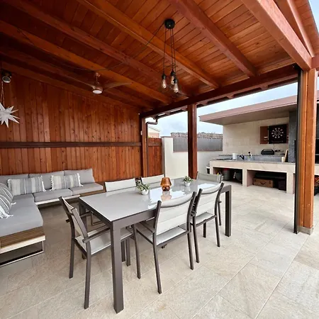 Acogedora Casa Con Piscina Cerca De La Playa Vilanova i la Geltru